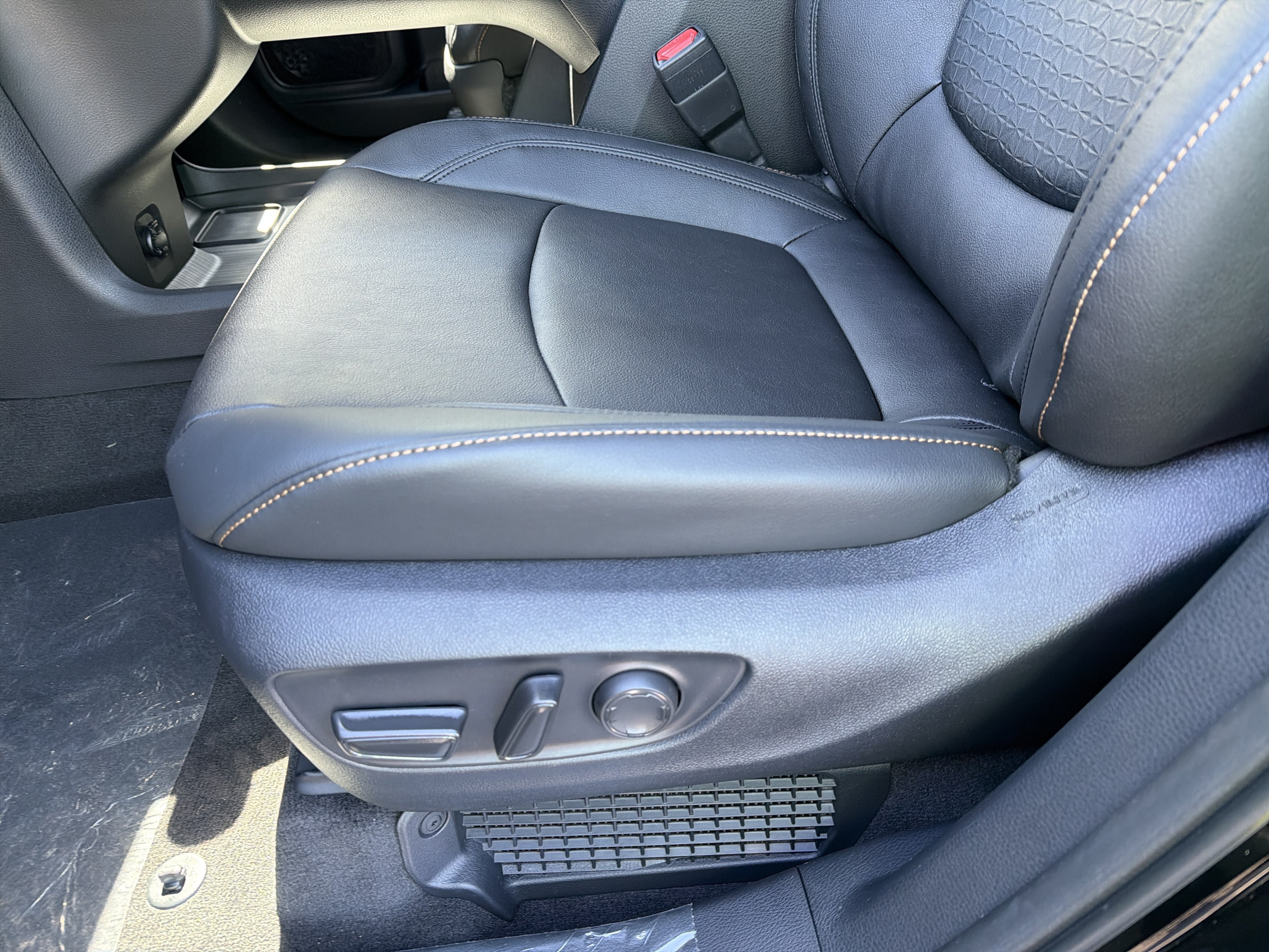 New 2026 Toyota Sienna XLE Woodland Edition AWD/4WD image 10