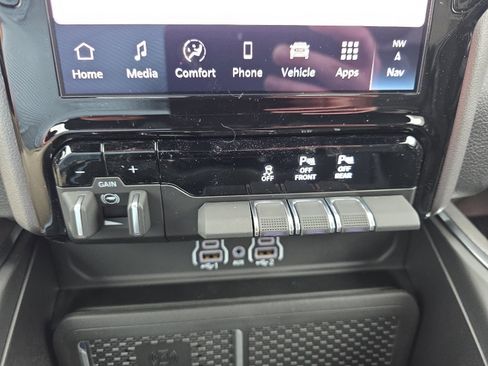 New 2026 RAM 1500 Laramie w/ Sport Appearance Package AWD/4WD image 25