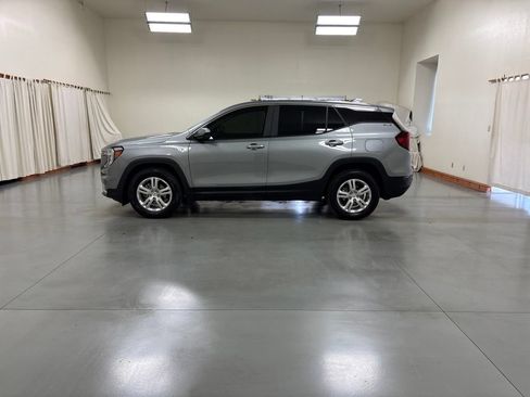 Used 2024 GMC Terrain SLE FWD image 5