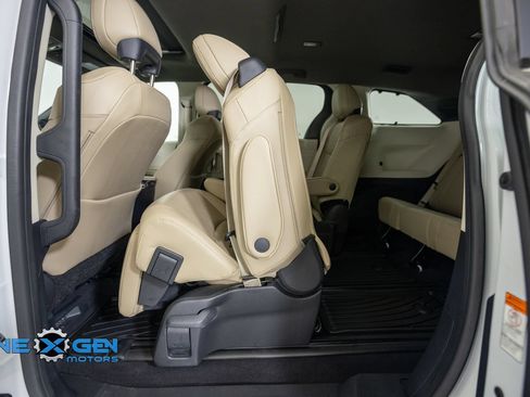 Used 2024 Toyota Sienna Limited AWD/4WD image 28