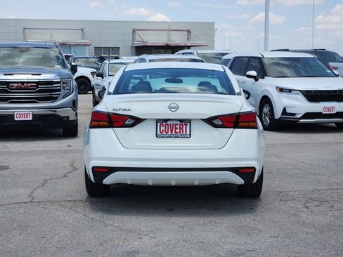 Used 2025 Nissan Altima 2.5 SV FWD image 6