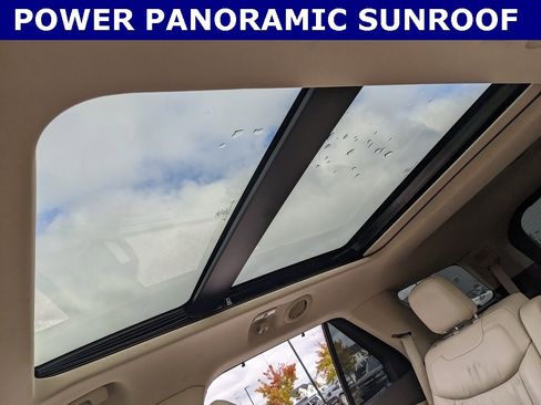 Used 2020 Ford Explorer Platinum w/ Premium Technology Package image 3