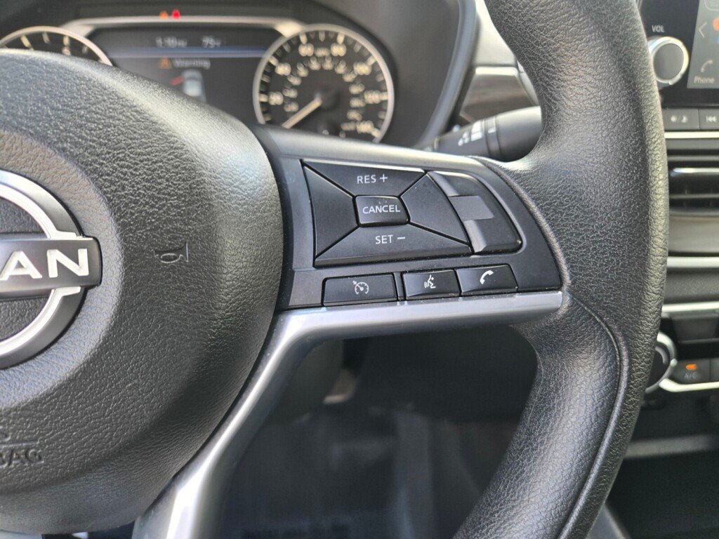 Used 2025 Nissan Altima 2.5 SV FWD image 23