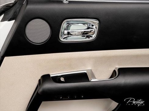 Used 2016 Rolls-Royce Wraith RWD image 23