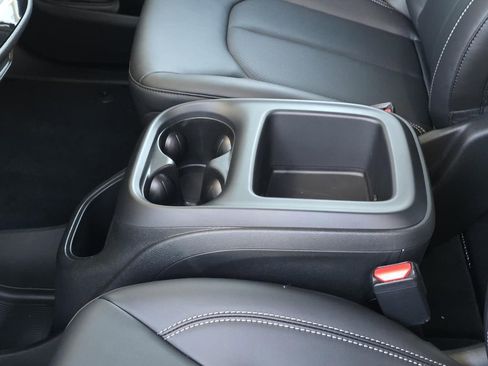 New 2026 Chrysler Pacifica Select FWD image 9