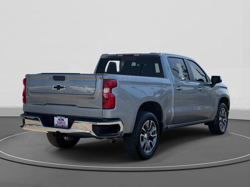 Used 2025 Chevrolet Silverado 1500 LT w/ Leather Package AWD/4WD image 4