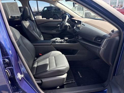 Used 2023 Nissan Rogue SV w/ SV Premium B Package image 29