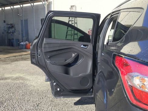 Used 2018 Ford Escape SE w/ SE Sport Appearance Package AWD/4WD image 29