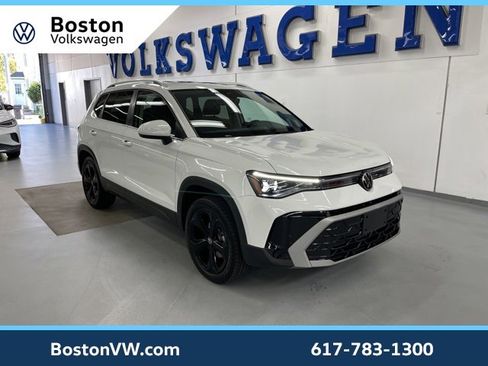 Used 2025 Volkswagen Taos SEL w/ Black Wheel Plus Package image 5