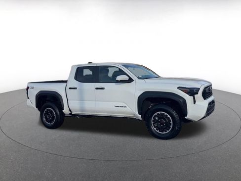 Used 2025 Toyota Tacoma TRD Off-Road image 2