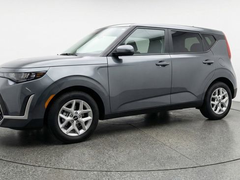 Used 2025 Kia Soul LX w/ LX Technology Package FWD image 3