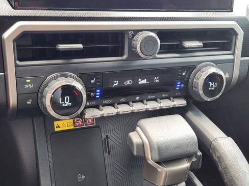 Used 2025 Toyota 4Runner Limited image 19