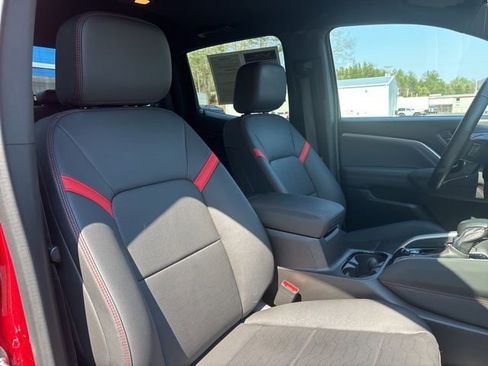 Used 2024 Chevrolet Colorado Z71 w/ Z71 Convenience Package 2 image 31