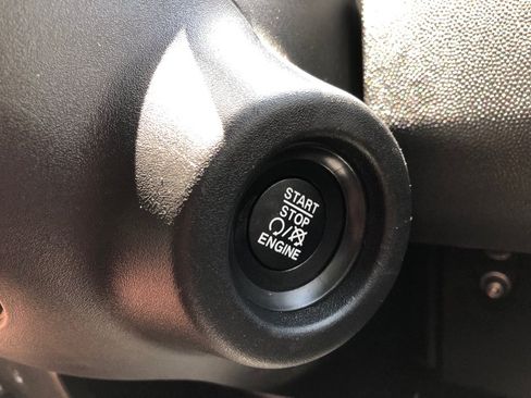 Used 2025 RAM ProMaster 2500 w/ Convenience Group FWD image 30
