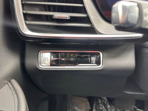 Used 2025 Buick Envision Preferred image 31