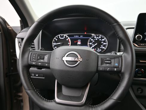 Used 2025 Nissan Rogue SV image 22