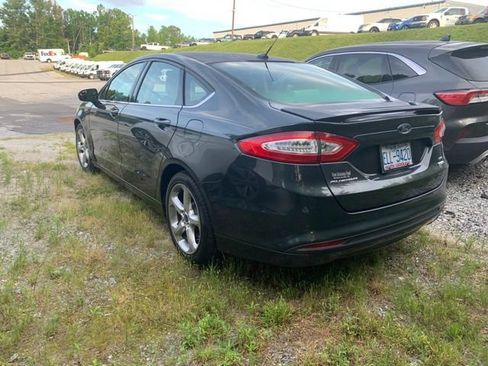 Used 2016 Ford Fusion SE FWD image 5
