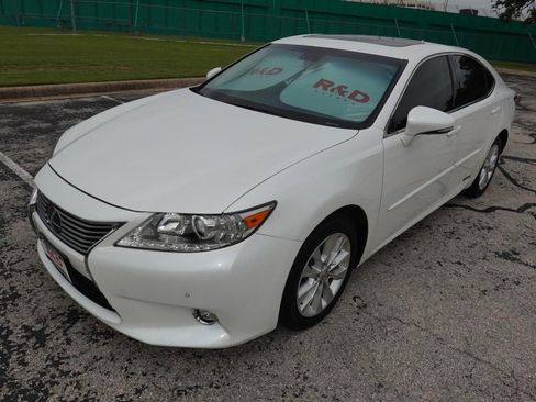 Used 2014 Lexus ES 300h w/ Luxury Package w/Bamboo Trim FWD image 3