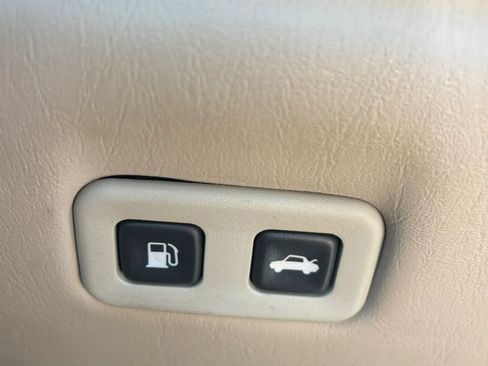 Used 2005 Cadillac XLR RWD image 17