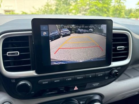 Used 2024 Hyundai Venue SEL FWD image 15