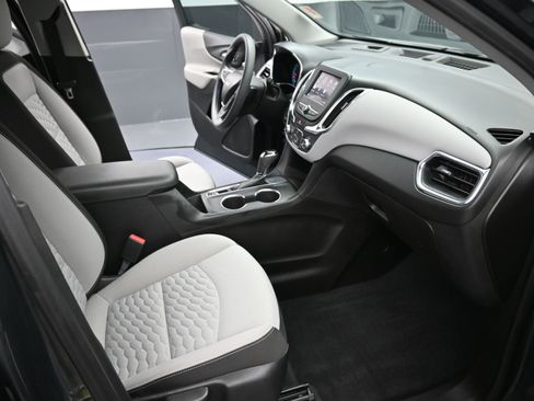 Used 2021 Chevrolet Equinox LS w/ LS Convenience Package image 18