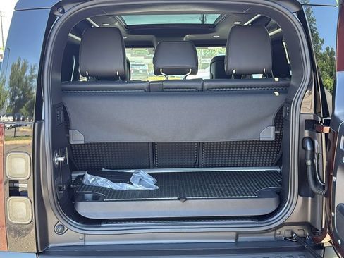 New 2026 Land Rover Defender 90 X-Dynamic SE AWD/4WD image 24