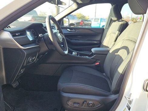 New 2026 Jeep Grand Cherokee L Laredo image 3