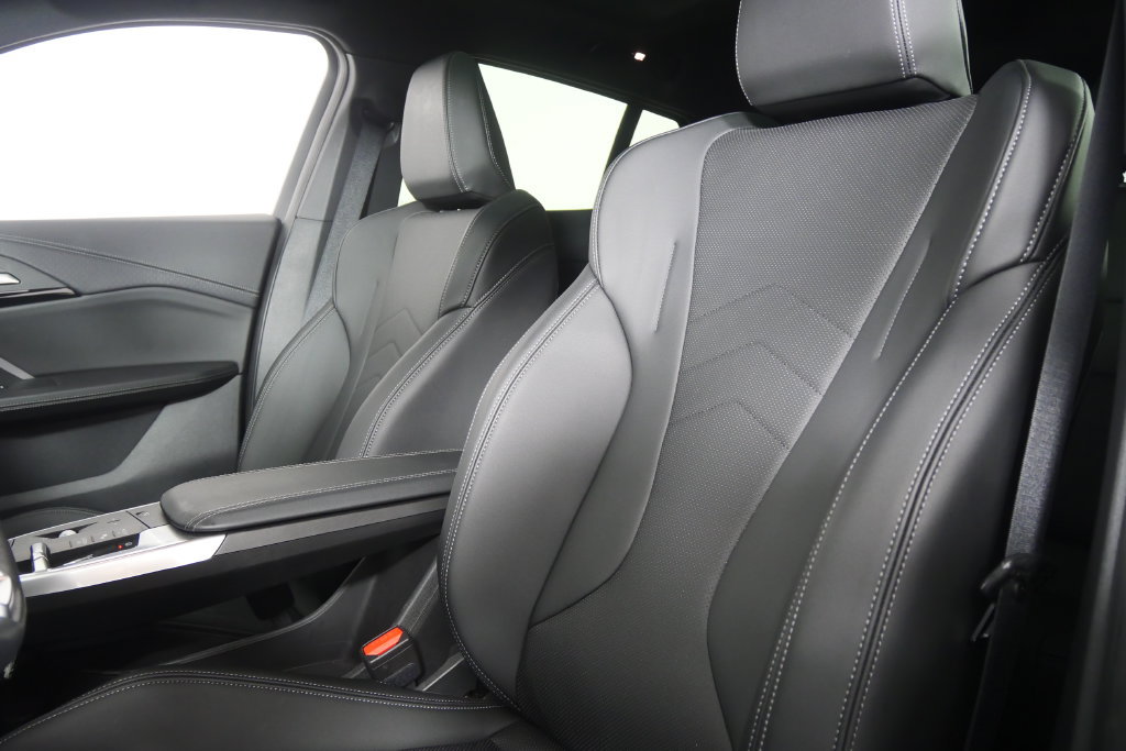 Certified 2025 BMW X2 xDrive28i AWD/4WD image 11