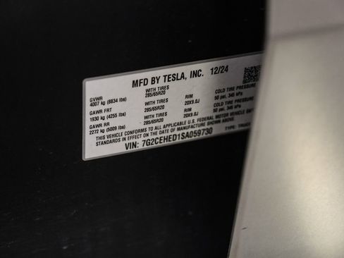 Used 2025 Tesla Cybertruck AWD Crew Cab image 64