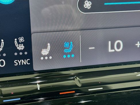 Used 2025 Volkswagen Atlas SE FWD image 26