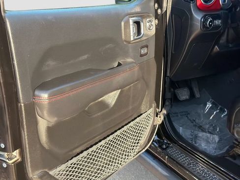 Used 2018 Jeep Wrangler Unlimited Rubicon AWD/4WD image 17