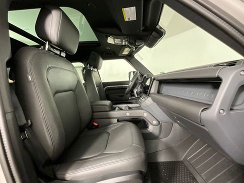 New 2026 Land Rover Defender 130 X-Dynamic SE AWD/4WD image 3