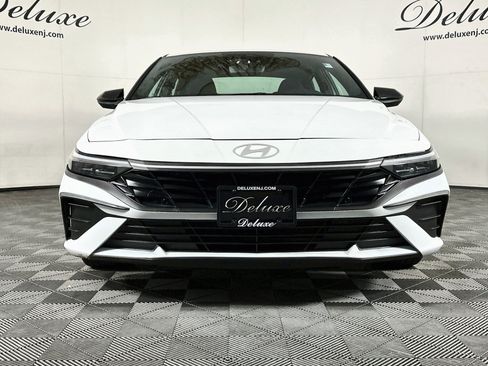 Used 2025 Hyundai Elantra Sport FWD image 2