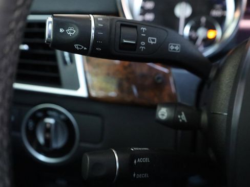 Used 2013 Mercedes-Benz ML 550 4MATIC image 34