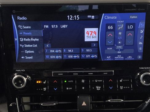 Used 2020 Toyota Highlander Limited FWD image 25