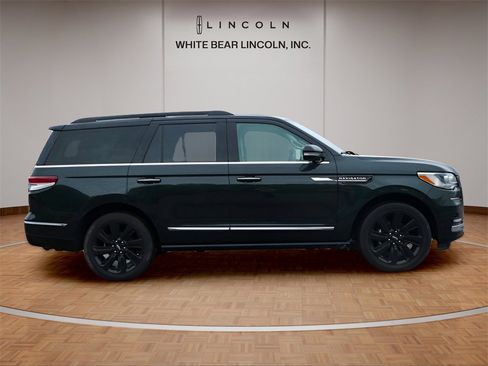Used 2022 Lincoln Navigator Black Label image 4