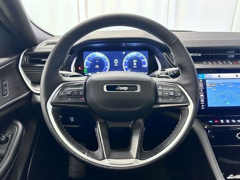 New 2026 Jeep Grand Cherokee Limited AWD/4WD image 9