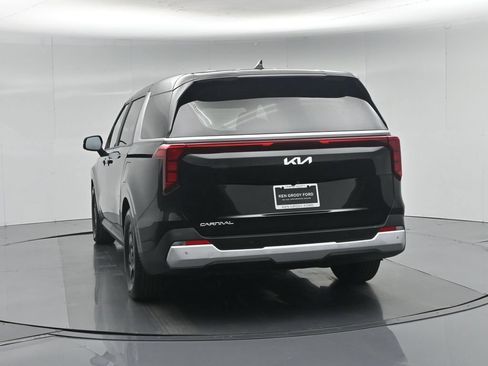 Used 2026 Kia Carnival FWD image 32