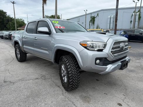 Used 2017 Toyota Tacoma TRD Sport w/ Premium & Technology Package AWD/4WD image 3