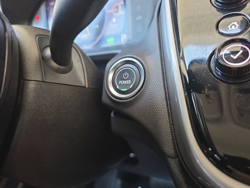 Used 2023 Chevrolet Bolt EUV LT FWD image 17