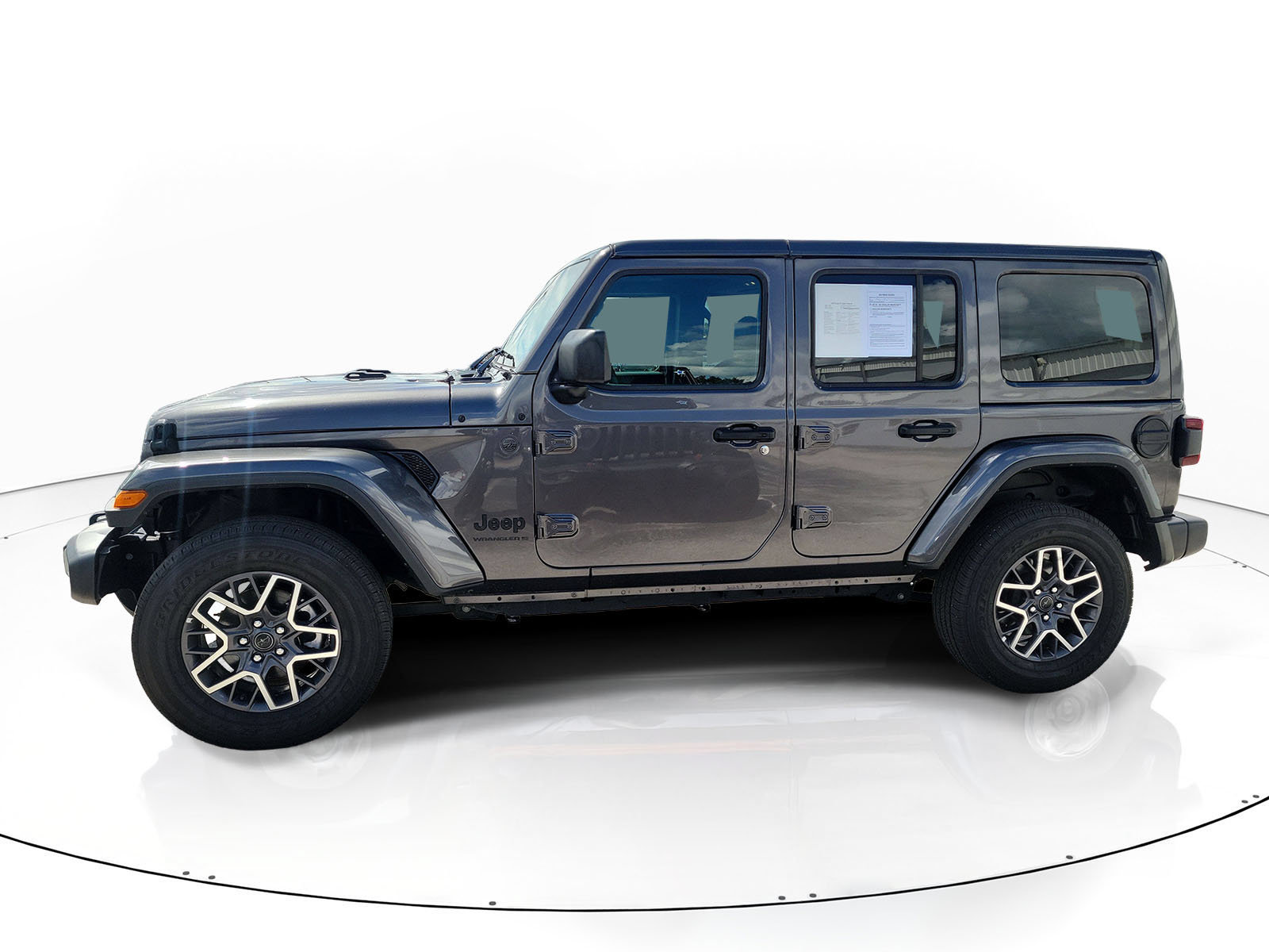 Used 2025 Jeep Wrangler Unlimited Sahara AWD/4WD image 4