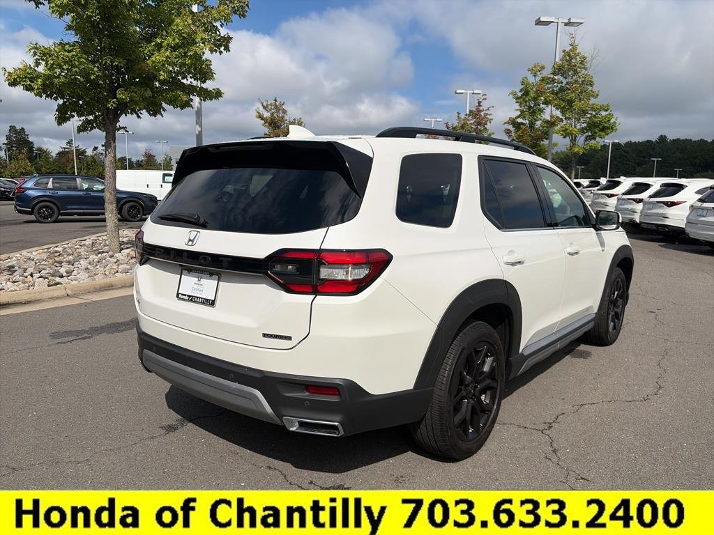 Certified 2025 Honda Pilot Touring image 7