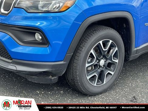 Used 2022 Jeep Compass Latitude w/ Sun and Sound Group AWD/4WD image 8