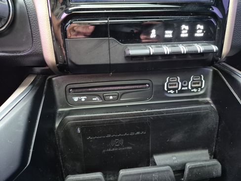 Used 2019 RAM 1500 Laramie AWD/4WD image 30