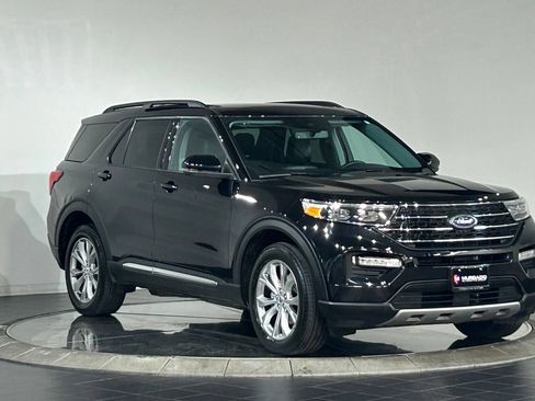 Used 2023 Ford Explorer XLT w/ Equipment Group 202A AWD/4WD image 2