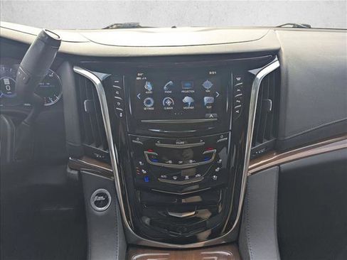 Used 2017 Cadillac Escalade Luxury RWD image 11