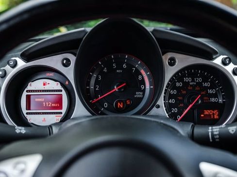 Used 2010 Nissan 370Z Touring w/ Sport Pkg RWD image 9