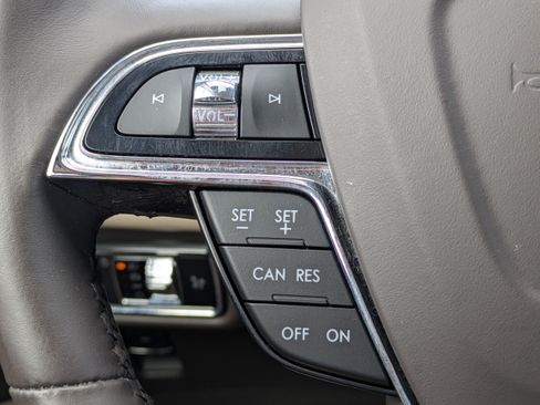 Used 2022 Lincoln Nautilus Reserve AWD/4WD image 25