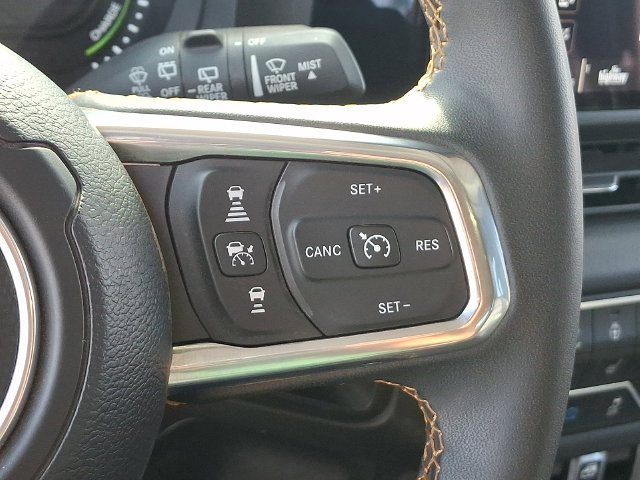 Used 2024 Jeep Wrangler Unlimited Sahara w/ Technology Group AWD/4WD image 8