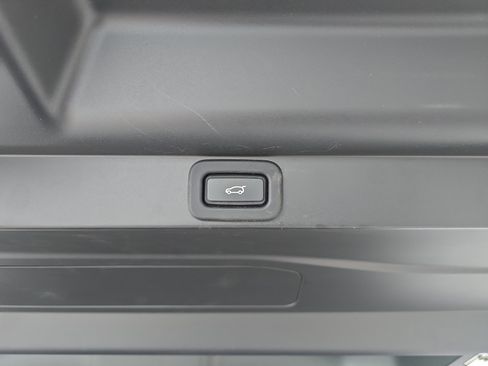 Used 2023 Land Rover Range Rover SE image 8